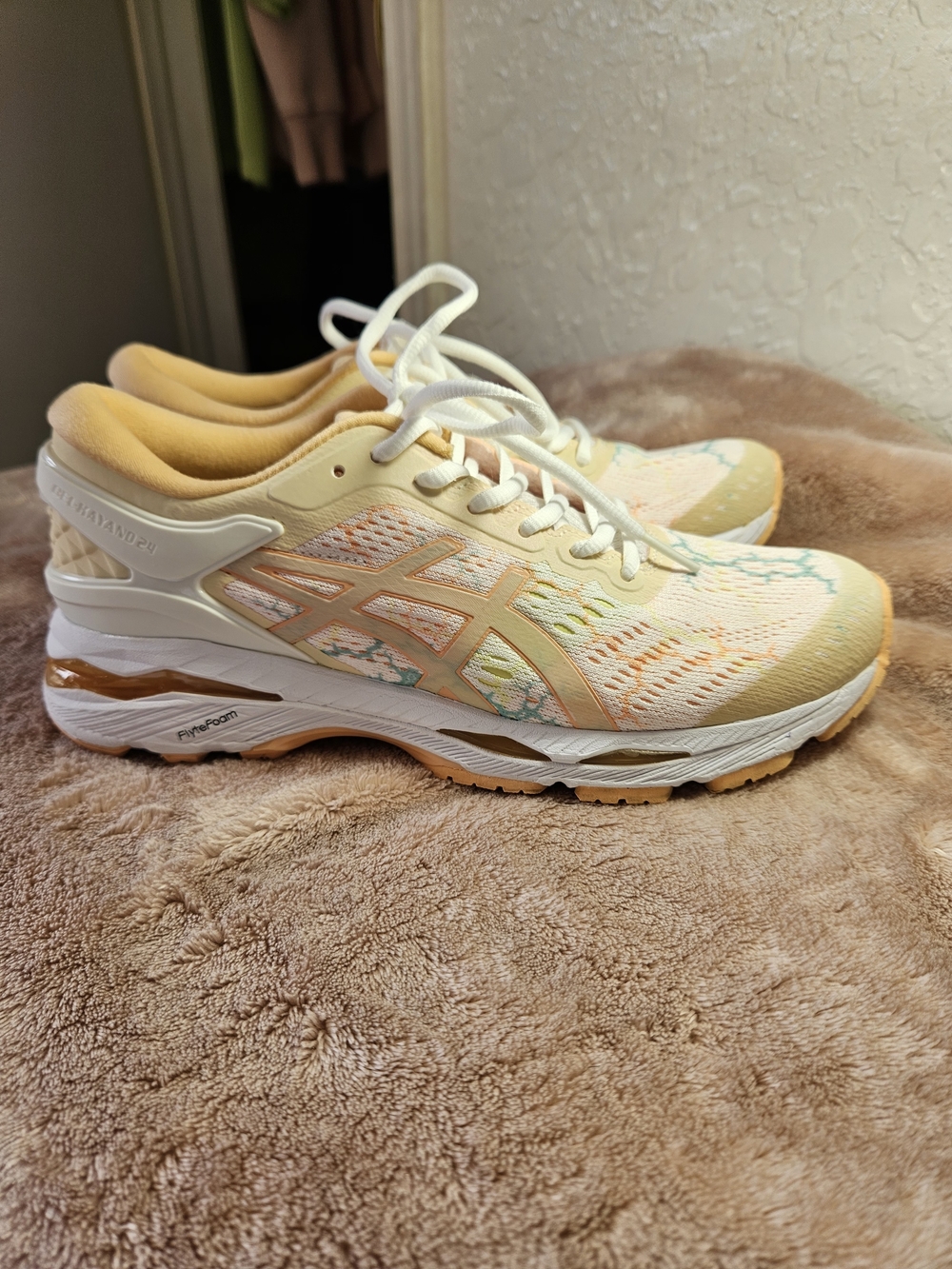 ASICS Women's -Size 7.5 US,Gel-Kayano Neutral Yellow Peach Running Shoes